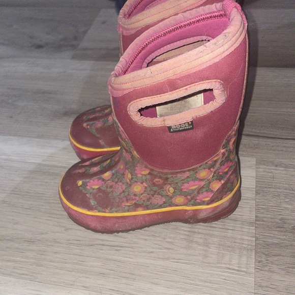 US size 8 toddler winter bogs. Lots of life left. No leaks or holes. - Picture 2 of 2